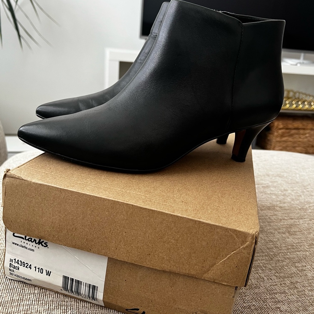 Clarks Linvale Sea Womens Black Leather Ankle Booties - Size 11W